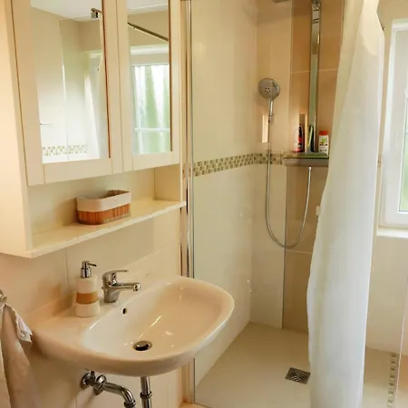 Διαμέρισμα Modernes Mit Kueche Und Regendusche Niederdorla